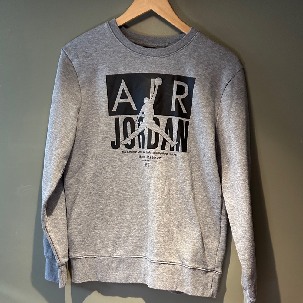 Nike Boys Air Jordan Gray Crewneck Sweatshirt with Black Logo sz XL